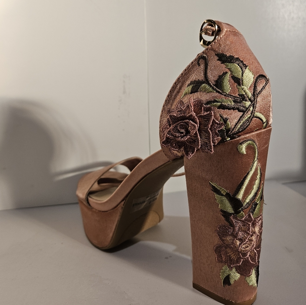 Charlotte Russe Pink Wedge with Roses Size 8